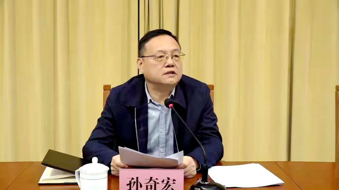 主 題：蓄勢聚力賦能前行 勇?lián)姑僮V新篇